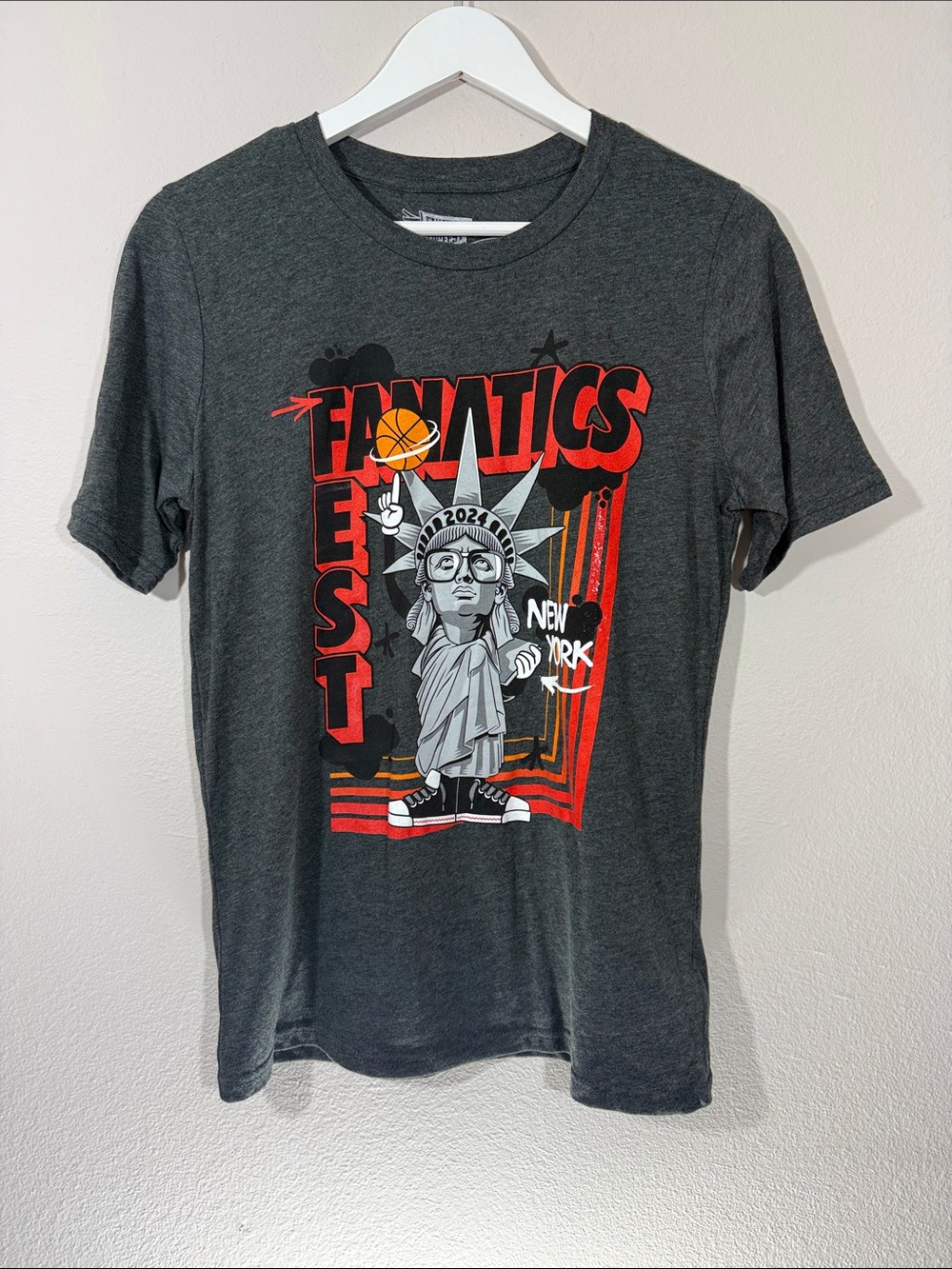Fanatics New York Nicks Statue of Liberty Graphic Tee